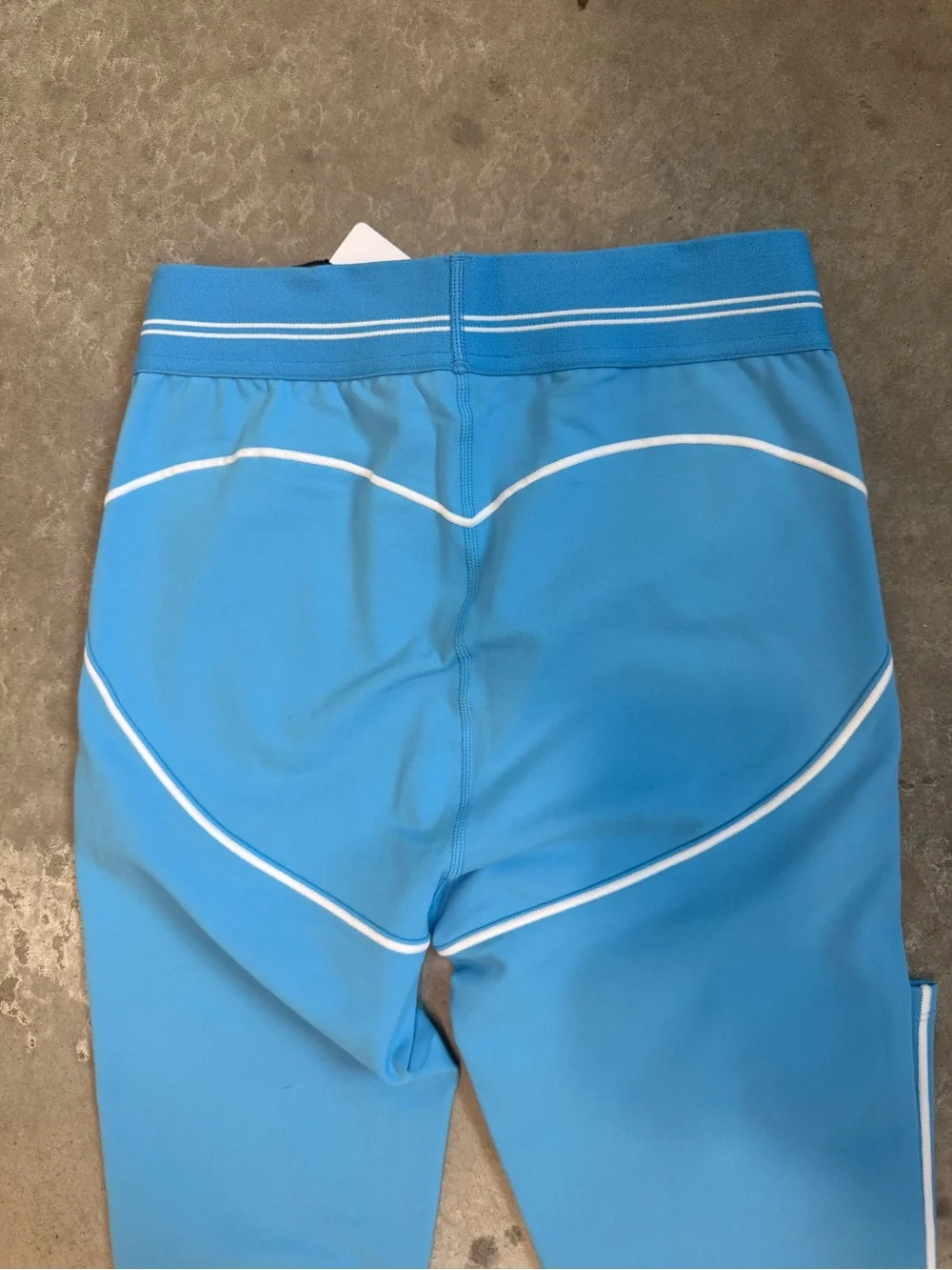 17. ALO airbrush high-waist heart throb Leggings in Azure Blue